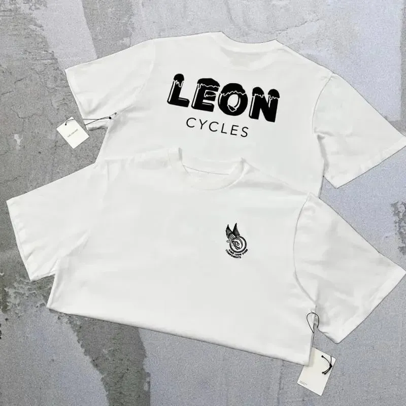 白色字母涂鸦 A08