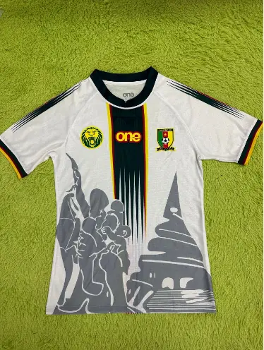 KML 二客白色黑领